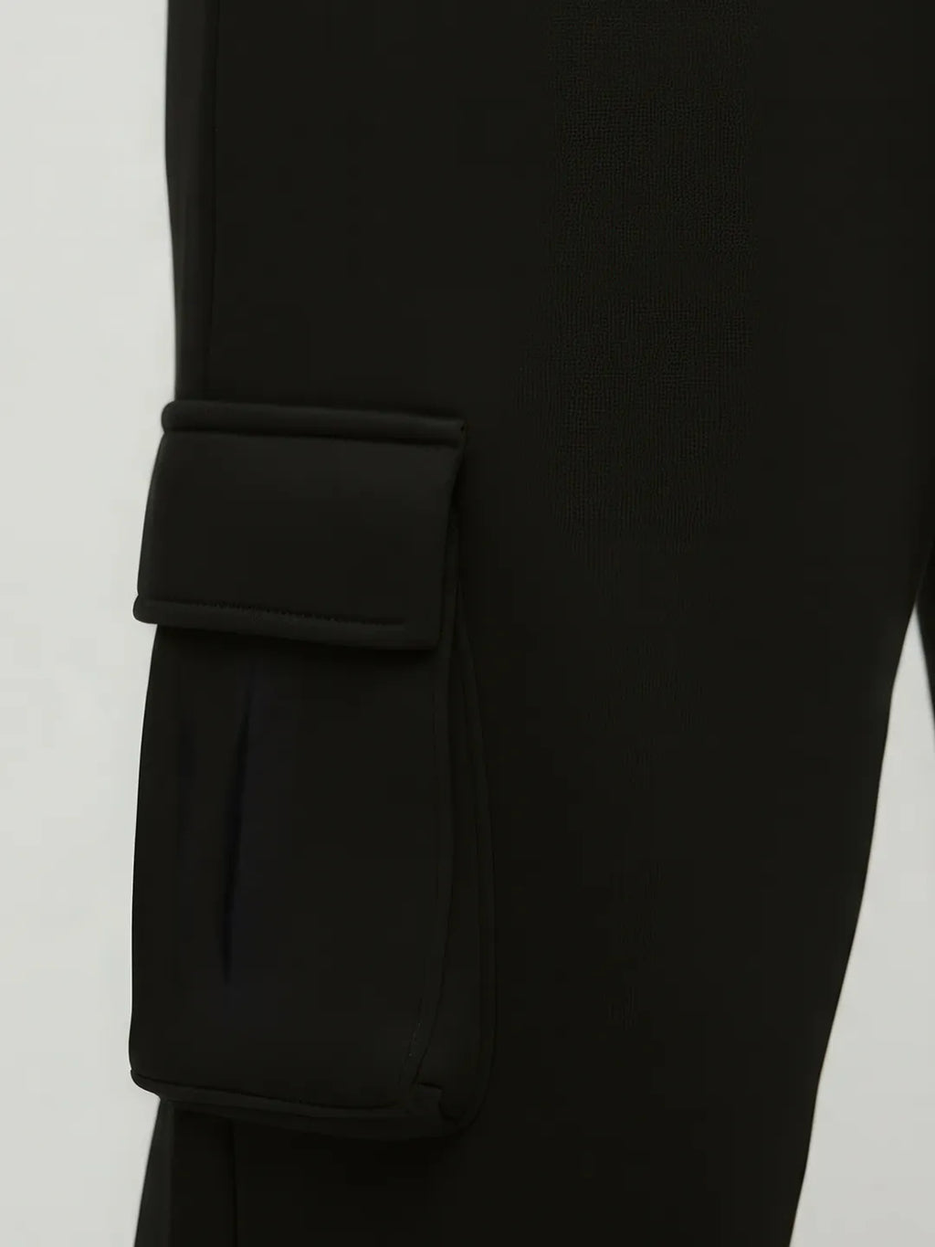 Womens Black Cargo Joggers w/ 4 Pockets